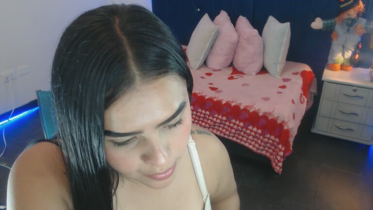 ELLYNSWEET18's Streamate show and profile