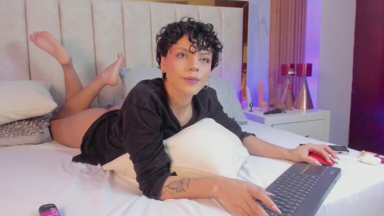 NaomyLoveegb's Streamate show and profile