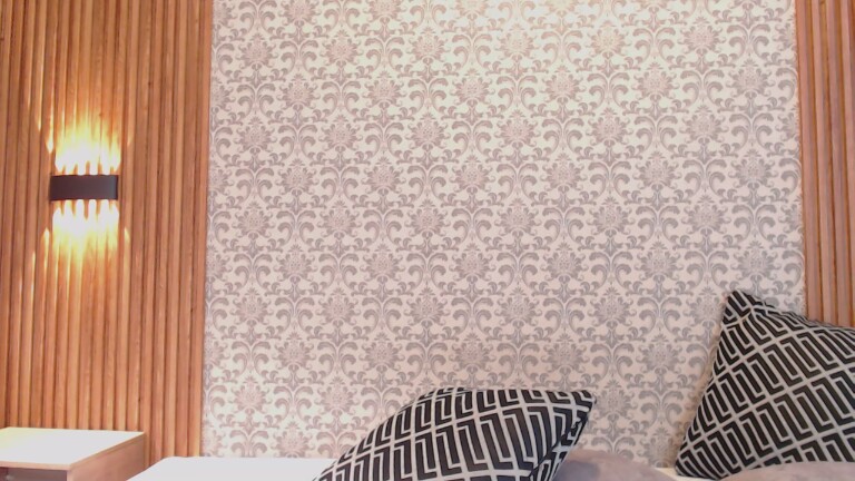 Charlotte_18's Streamate show and profile