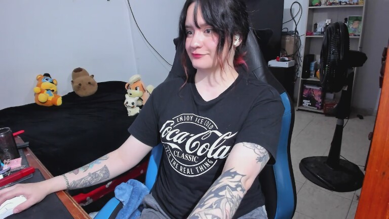 Red_Pandemonium's Streamate show and profile