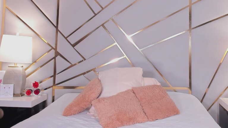 KiraHill's Streamate show and profile