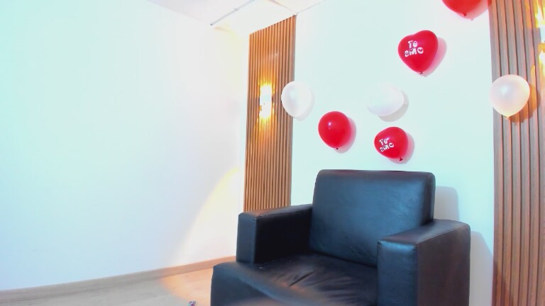 LuisaThompson's Streamate show and profile