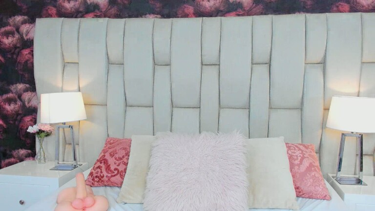 ValenShaw's Streamate show and profile