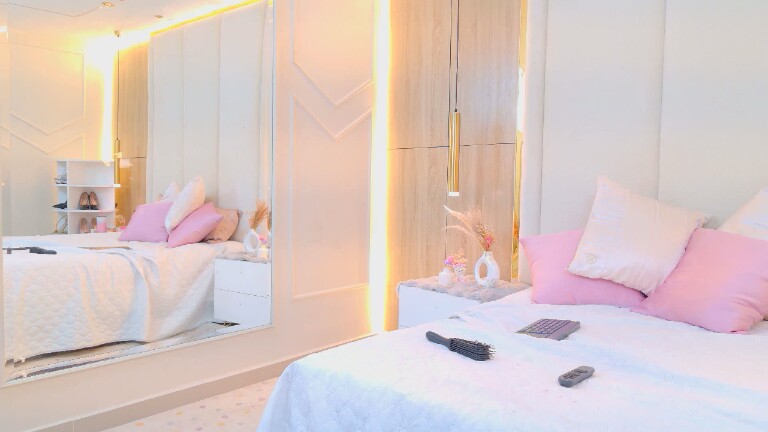 SeleneJades's Streamate show and profile