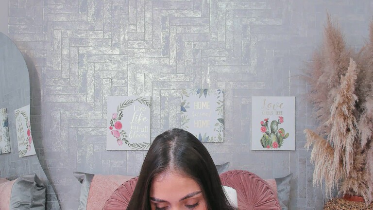 SaraBacker's Streamate show and profile