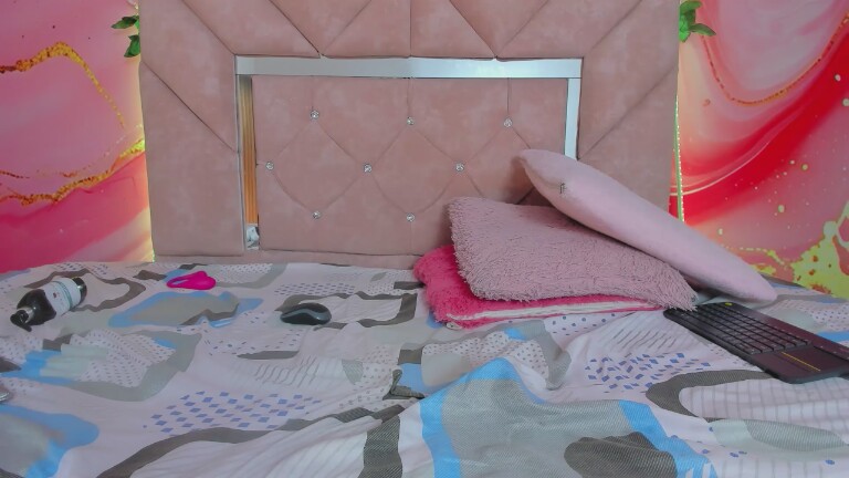 miablaze18's Streamate show and profile