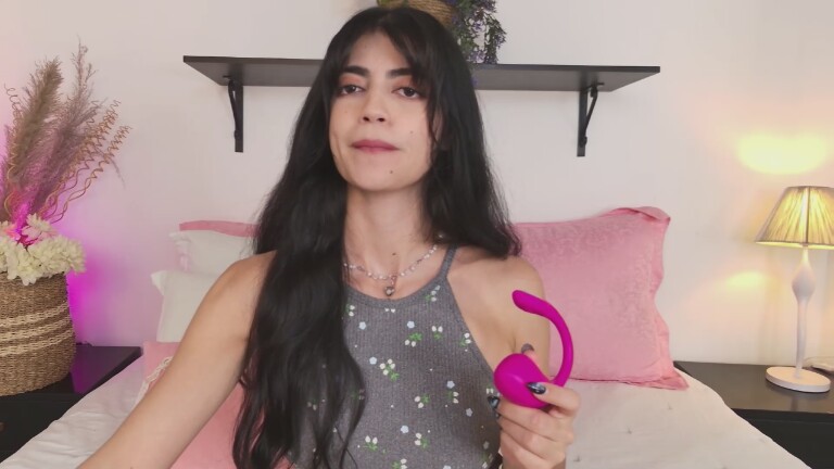 SaraFernandez's Streamate show and profile