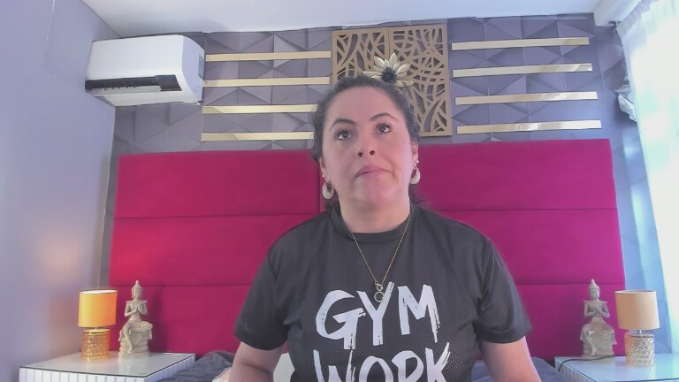 hannymilf's Streamate show and profile