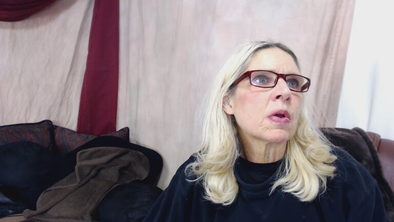 MidwestMILF's Streamate show and profile