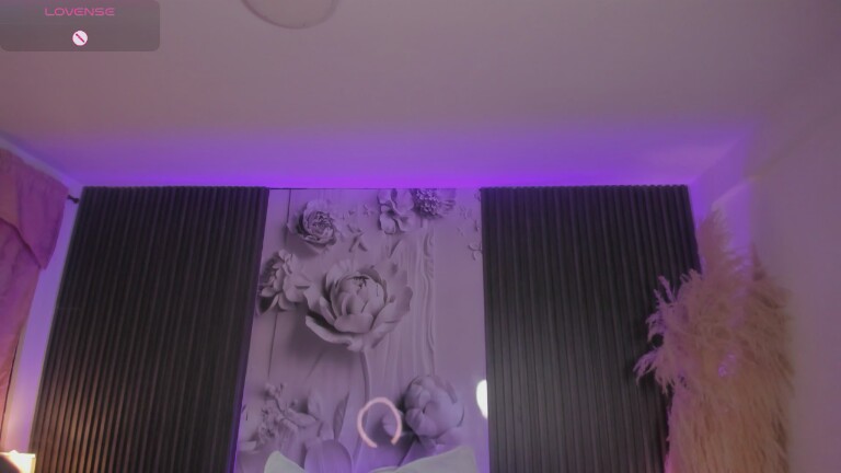 ShaniaDaniel's Streamate show and profile