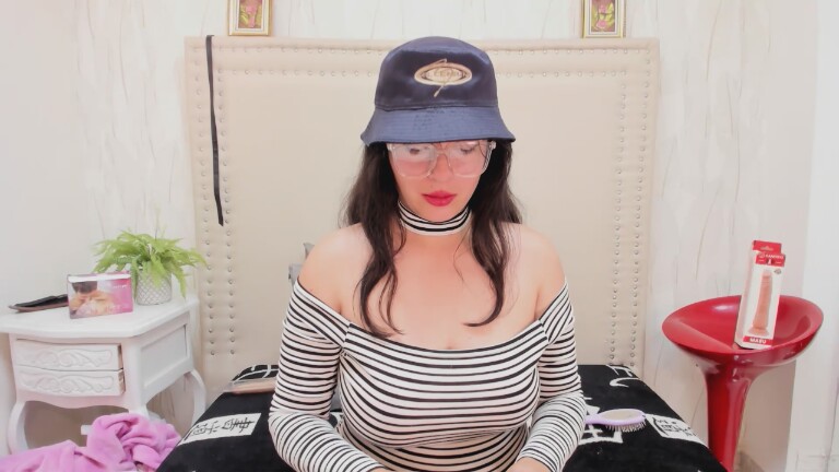 EmmaWatss's Streamate show and profile