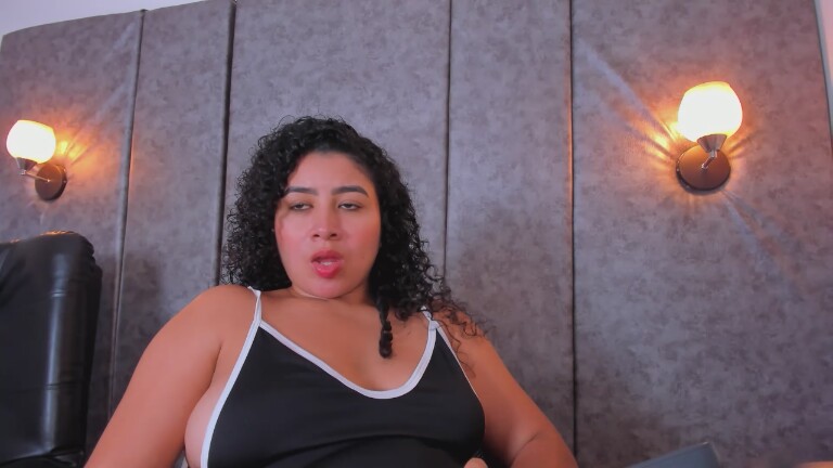 Tharaa24's Streamate show and profile