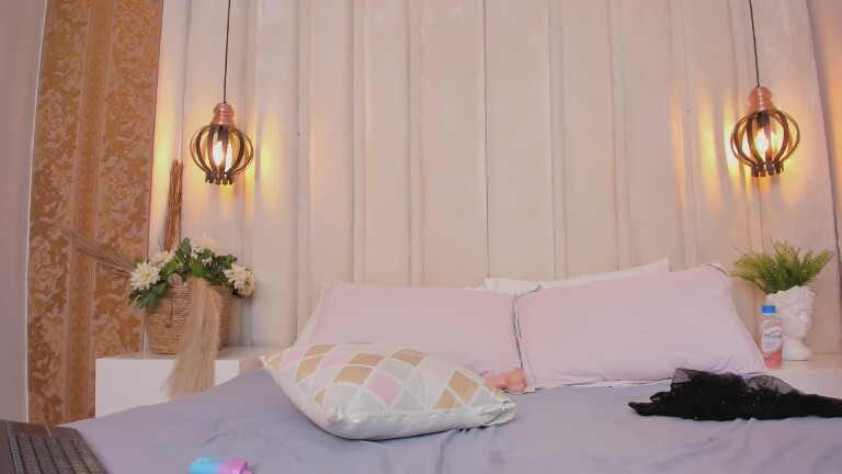 LucianaAriaas's Streamate show and profile