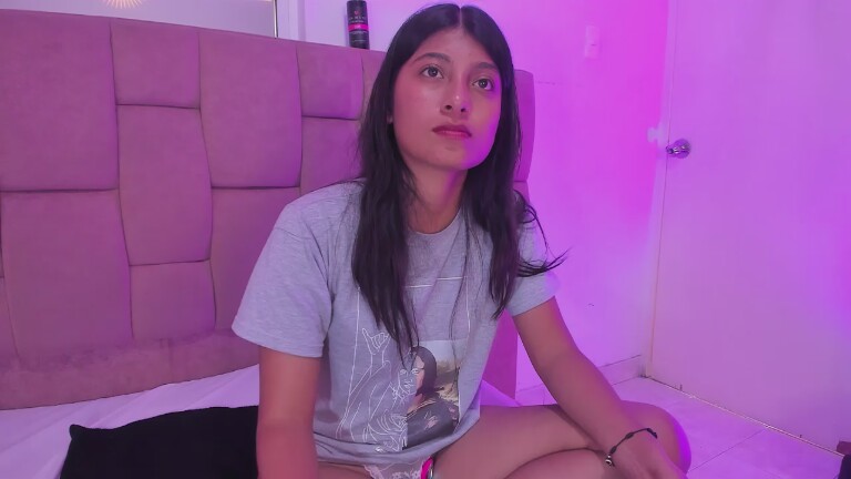 YeseniaRodriguez22's Streamate show and profile