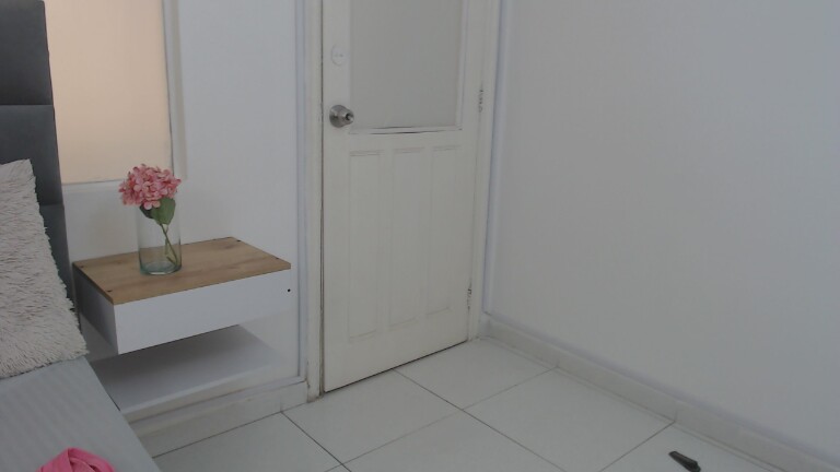 EllieBella's Streamate show and profile