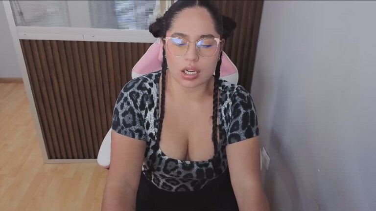 SharaThomas's Streamate show and profile