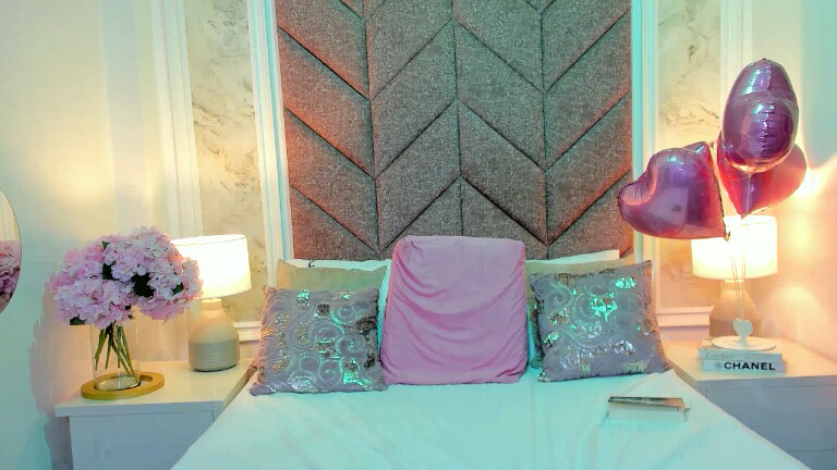 ScarletShinee's Streamate show and profile