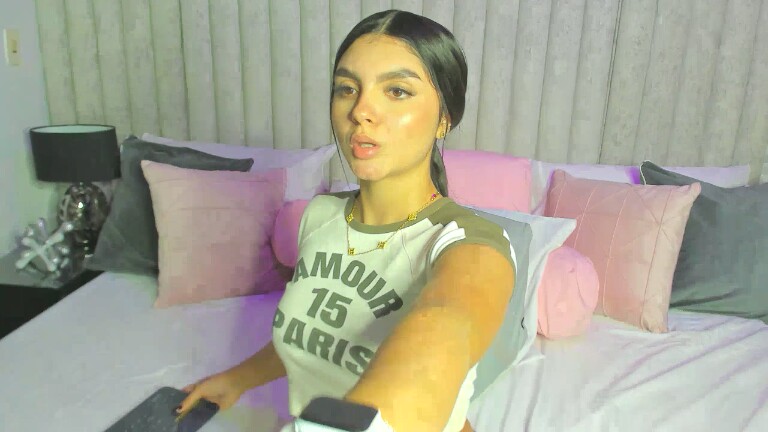 SamiLewis's Streamate show and profile