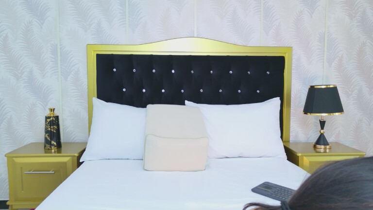 ZoeCortes's Streamate show and profile